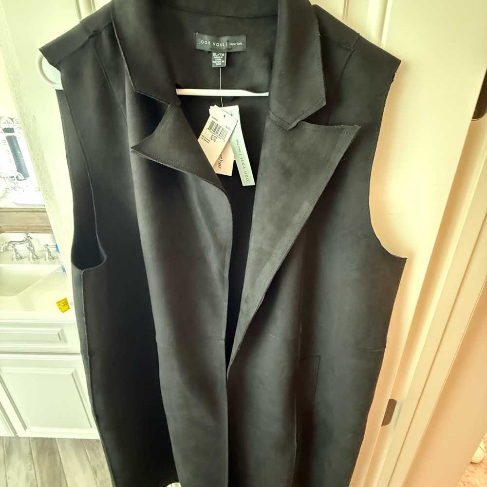JohnPaulRichard Black Sleeveless Vest